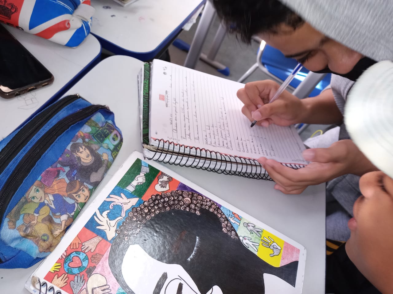 A generic square placeholder image with rounded corners in a figure.