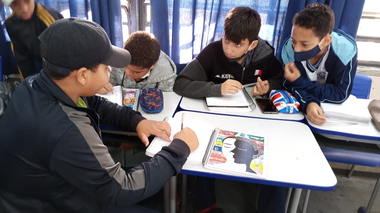 A generic square placeholder image with rounded corners in a figure.