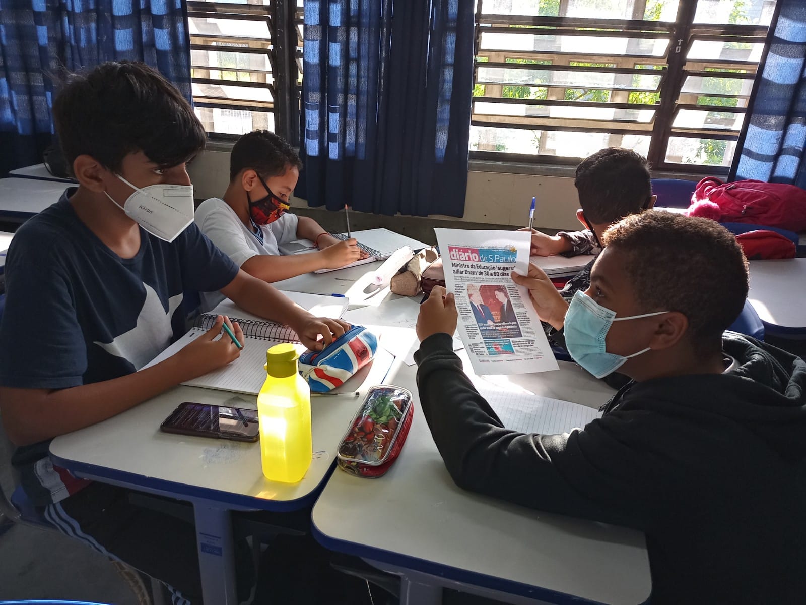 A generic square placeholder image with rounded corners in a figure.