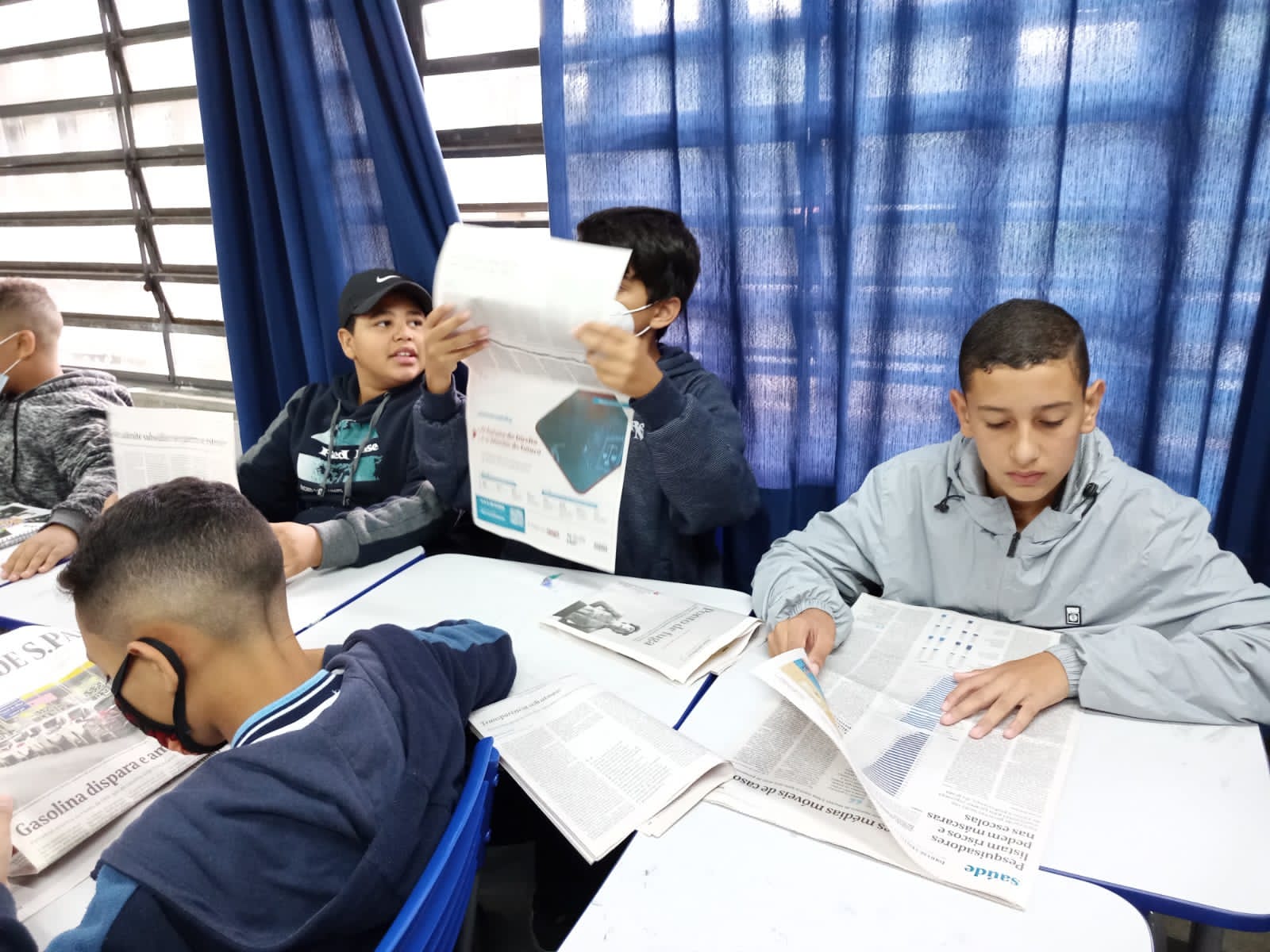 A generic square placeholder image with rounded corners in a figure.